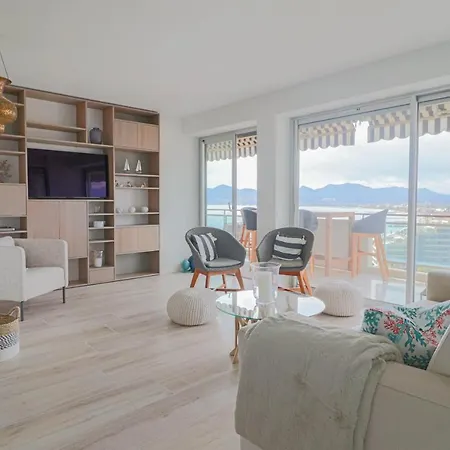 Le Mediterraneen - Renovated With Sea View Lejlighed